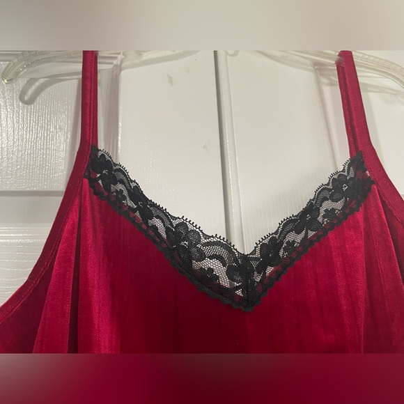 XXL Womens Red Velvet Cami Top NEW!! - Picture 2 of 5